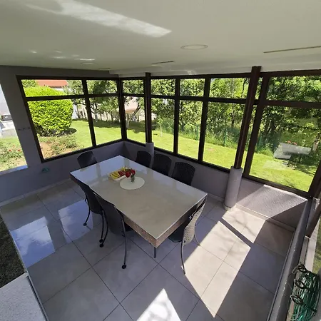 Emum Family Nyaraló