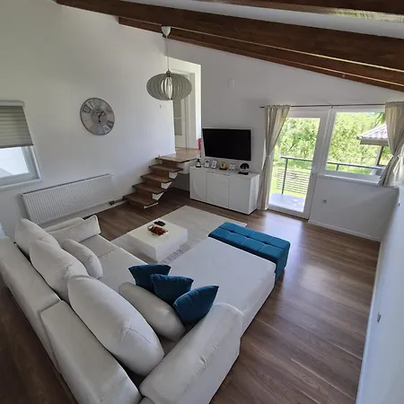 Emum Family * Potkraj