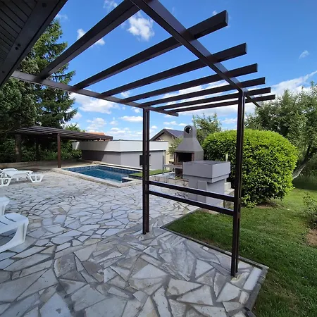 Nyaraló Emum Family Potkraj